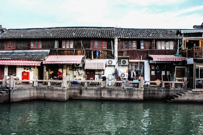 marina cafe restaurant & tiki bar